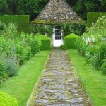 Glorious garden designed in the Arts and Crafts style